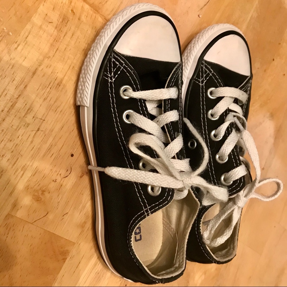 Toddler size 12 black low top Converse EUC